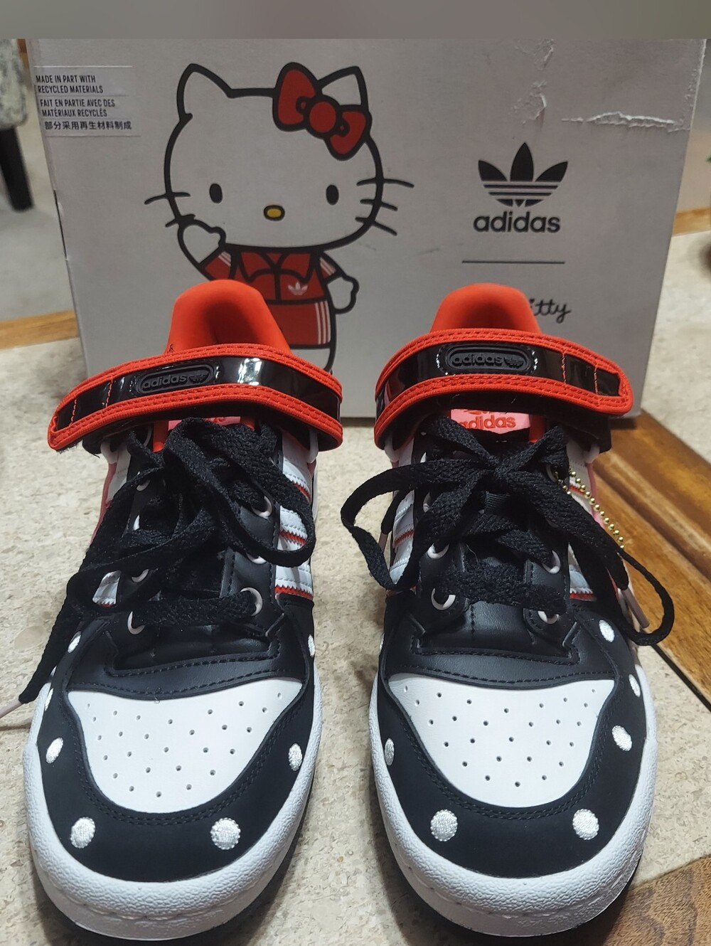 New In Box Adidas Hello Kitty Forum Low W Woman's Size 6 - Picture 5 of 9